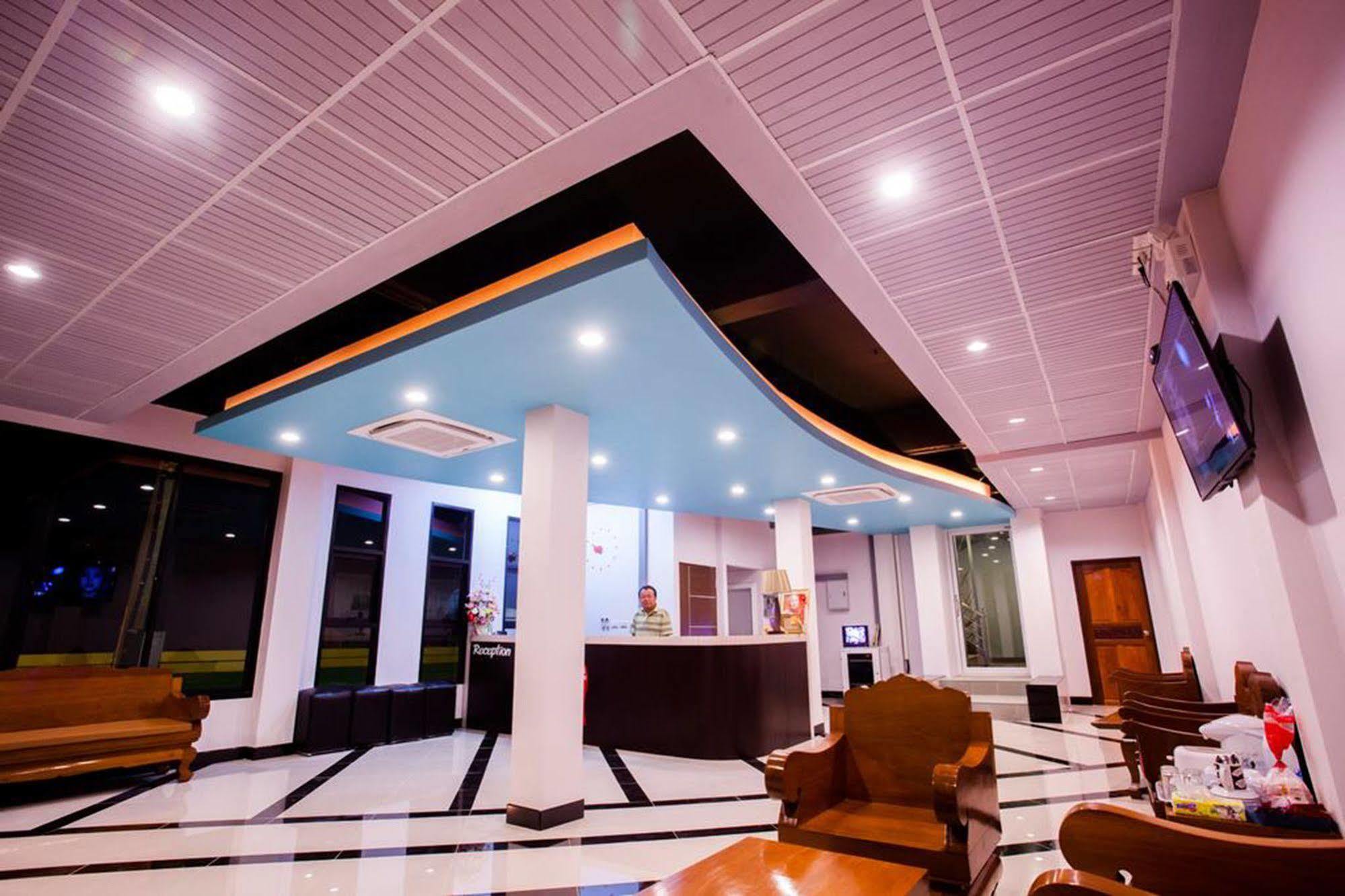 สมายล์ เพลส Hotel เชียงราย ภายนอก รูปภาพ