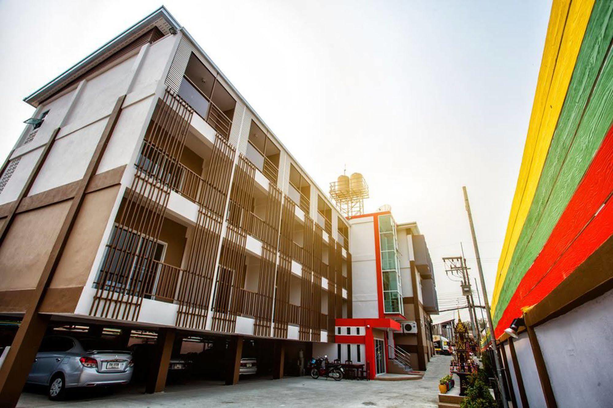 สมายล์ เพลส Hotel เชียงราย ภายนอก รูปภาพ